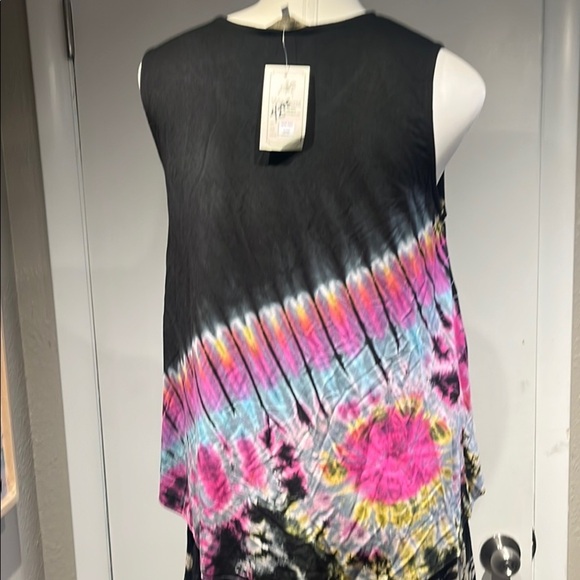 Pleated Black and Pink Relaxed Tank Top - Picture 4 of 16